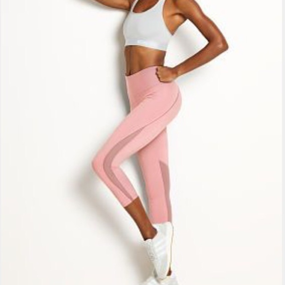 VS Knockout Sport Capri Leggings